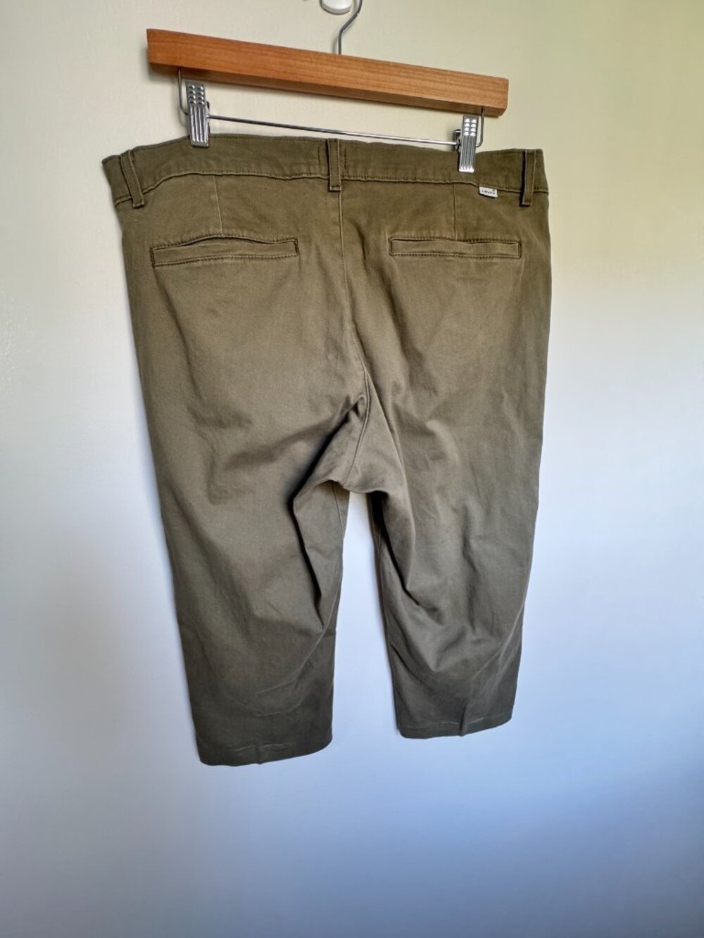 Levi’s Women’s Olive Green Chino Pants Size 12 Straight Leg Casual Khaki - Picture 4 of 8